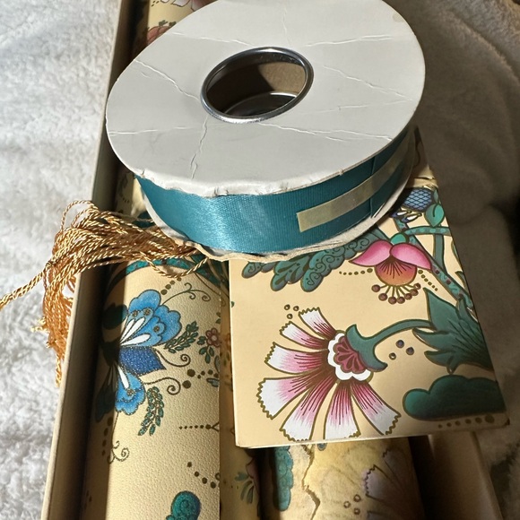 4pcs Avon vintage Floral Gift wrap paper with Teal and Pink Accents set
